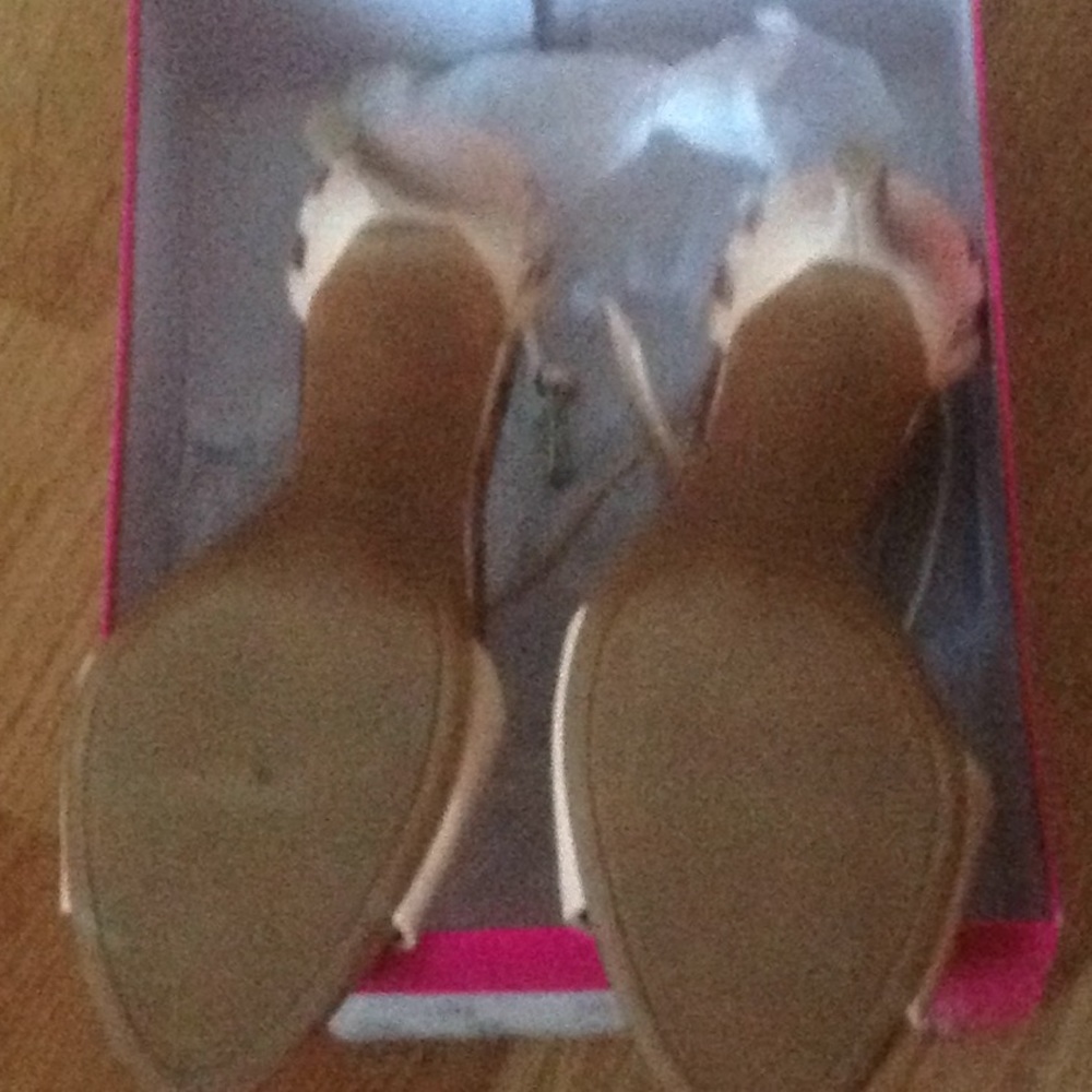 Shoes - Picture 3 of 6